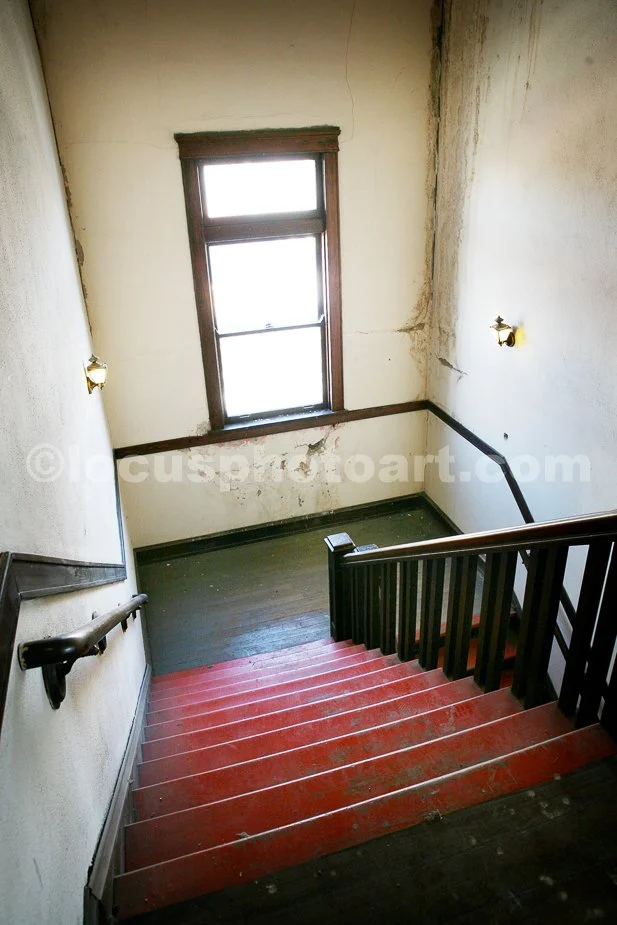 Stairway_from_the_Third_Floor_9150.jpg