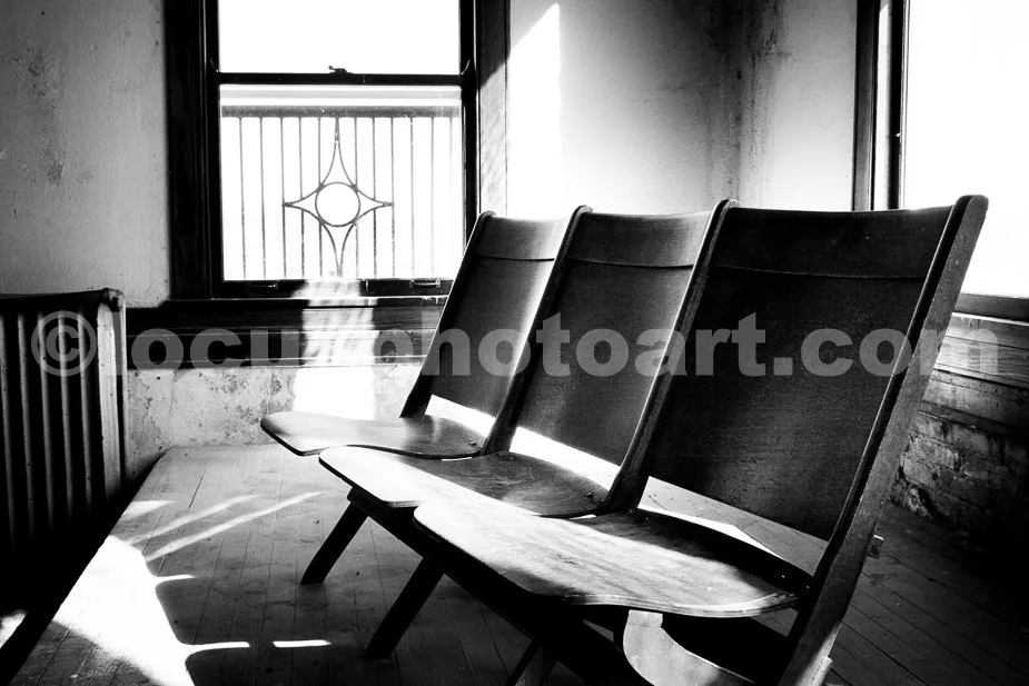Three_Seats_to_the_Window_9041_BW.jpg