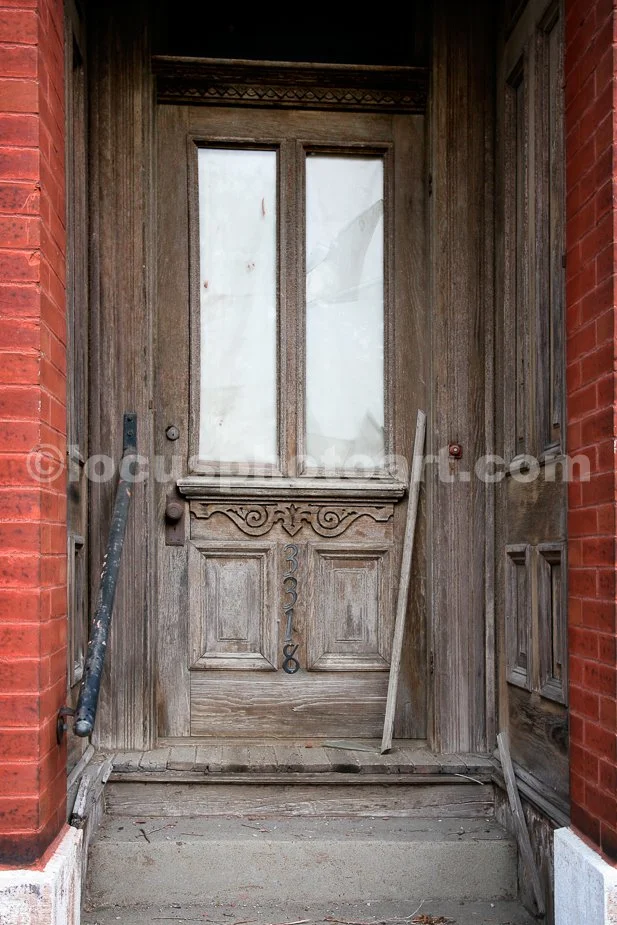 Old_Door_with_Stick_9997.jpg