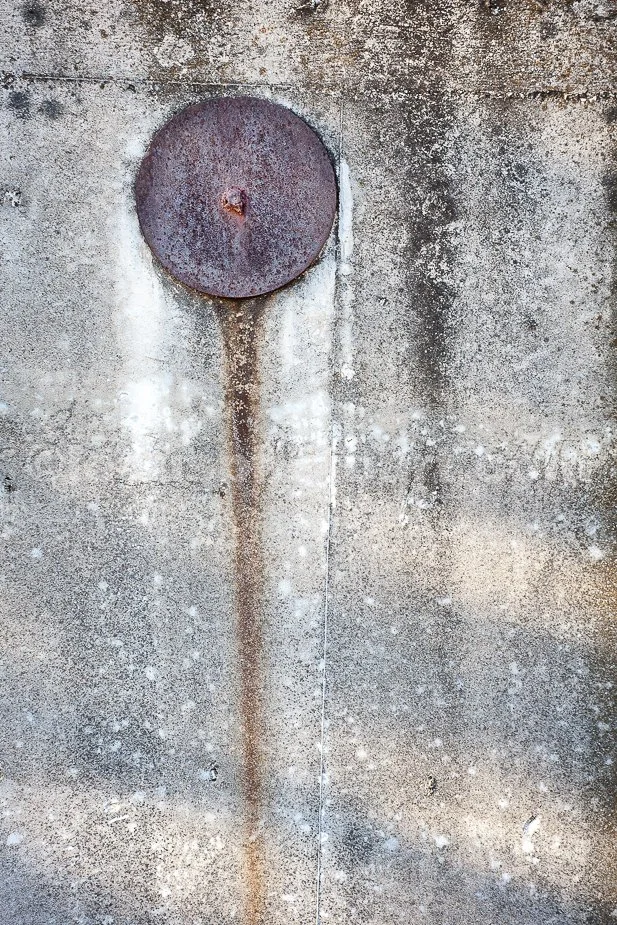 J18_Rust_on_the_Retaining_Wall_0135.jpg
