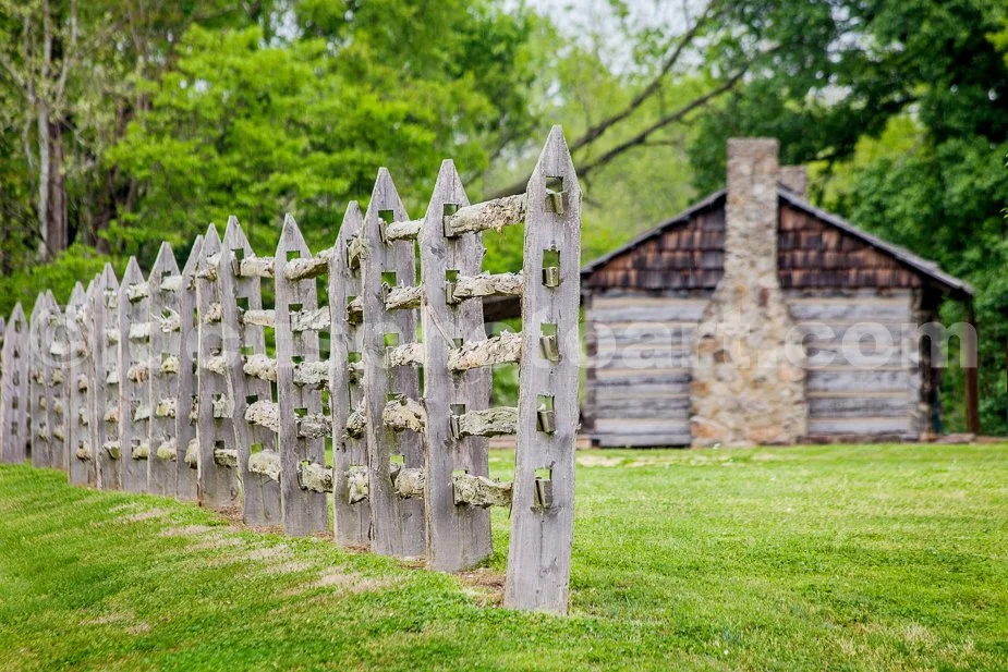 J19_Fence_with_Log_Cabin_0163.jpg