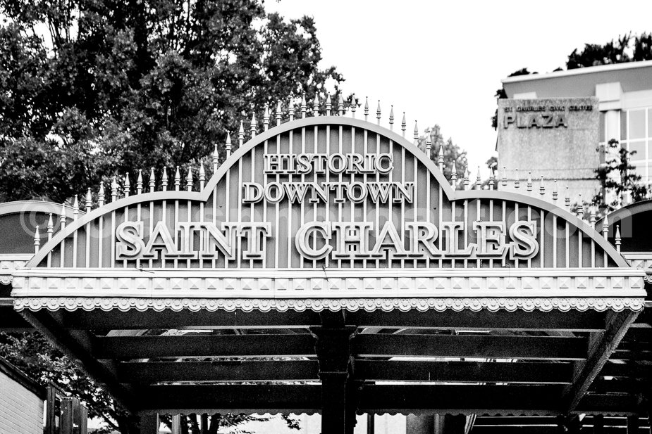 M16_Historic_Downtown_St._Charles_0405_BW.jpg