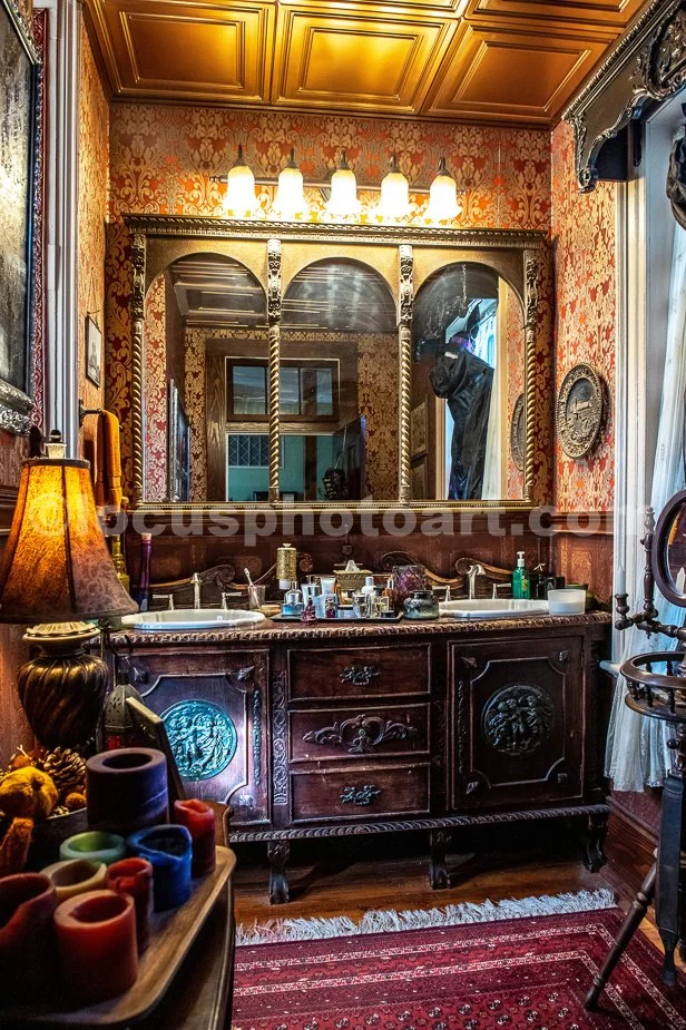 J24_The_Gentleman_s_Lavatory_7372.jpg