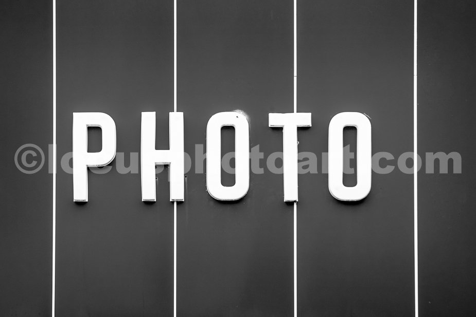 J23_Photo_Signage_1801_BW.jpg