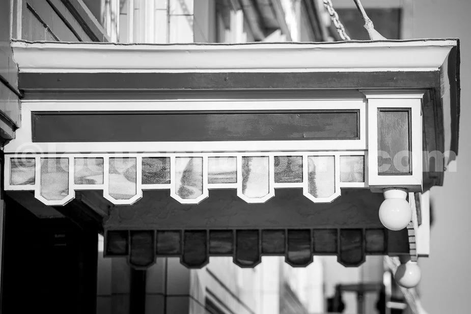 J18_Art_Glass_Portico_0036_BW.jpg