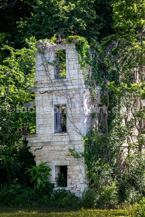 J24_Three_Story_Stone_Home_Ruins_9373.jpg