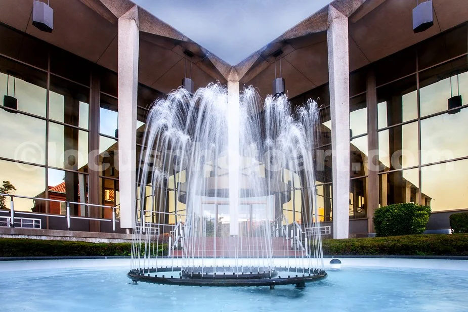 J18_Fountain_at_the_Bank_0925.jpg