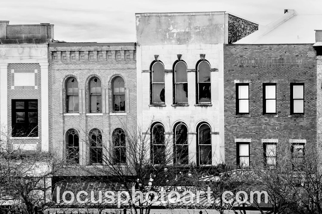 J22 Facing the Old Capitol 8153 BW FB.jpg