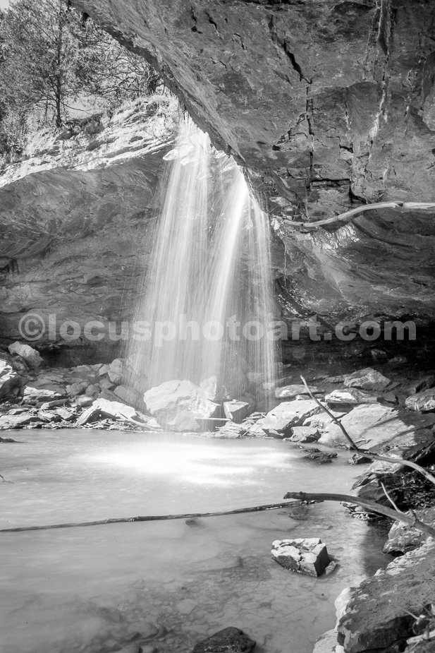 J21_Bork_Falls_from_Under_the_Ledge_6111_BW.jpg
