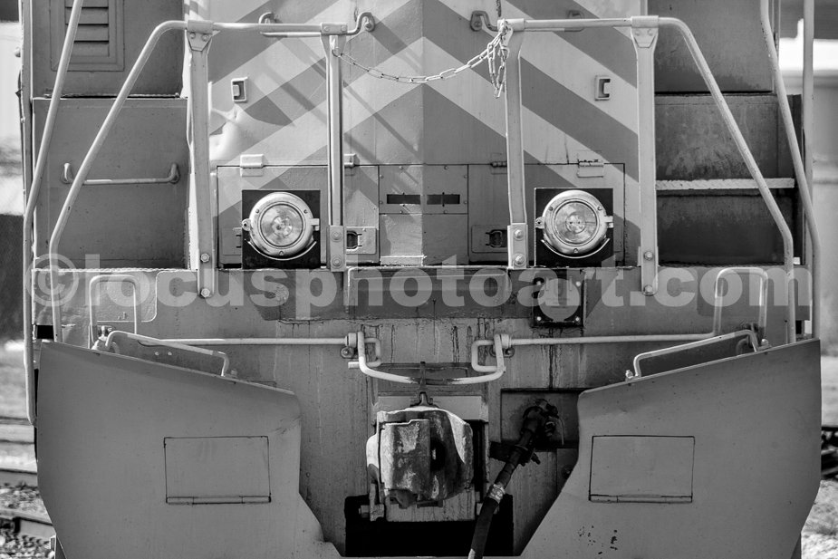 J21_Expressive_Locomotive_5218_BW.jpg