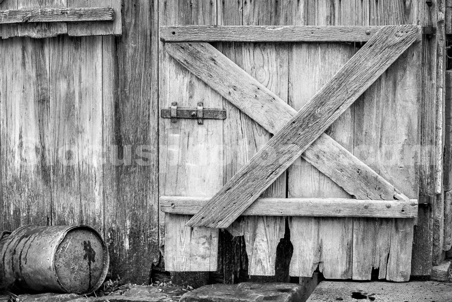 J23_Rustic_Wood_and_Rusty_Metal_2225_BW.jpg