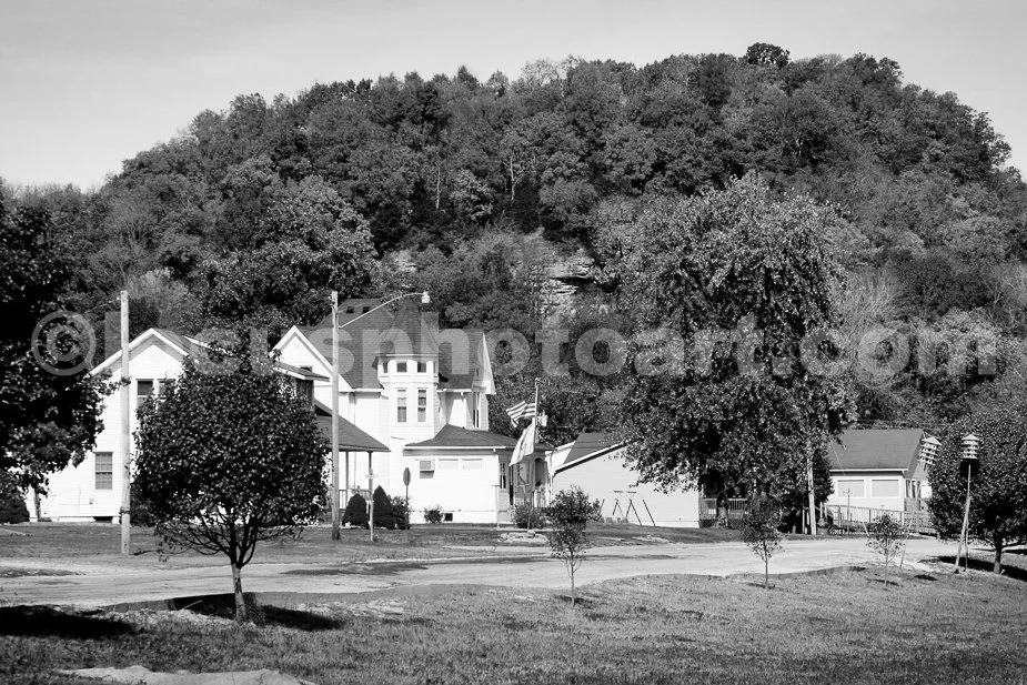 Hardin_Riverfront_1176_BW.jpg