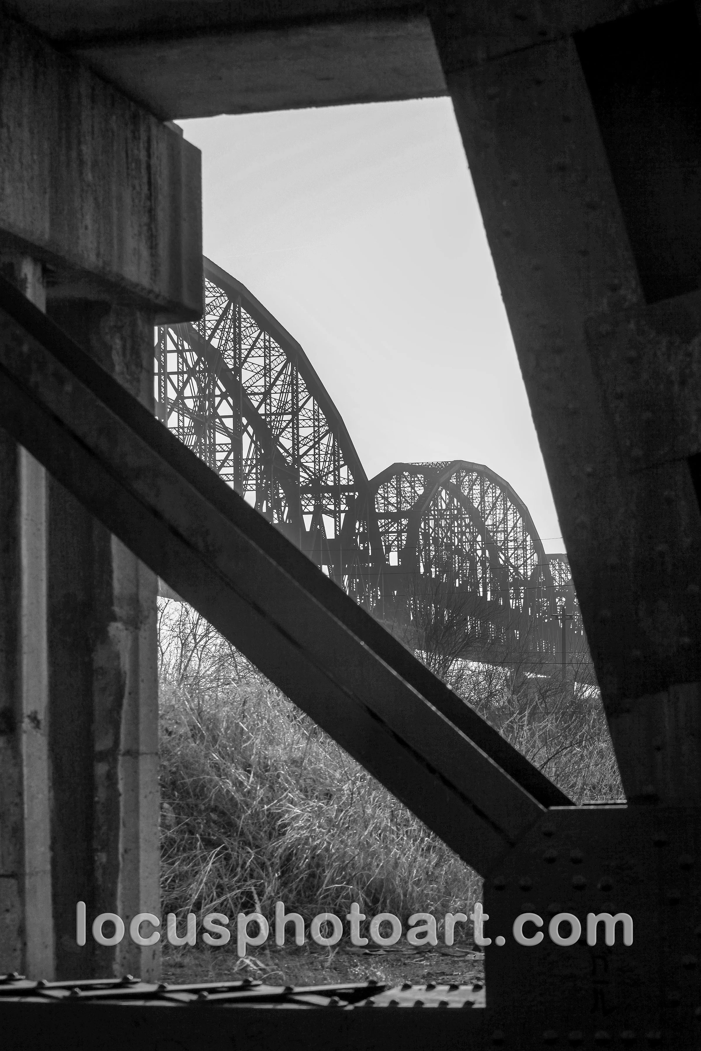 J24 McArthur Bridge 7349 BW FB.jpg