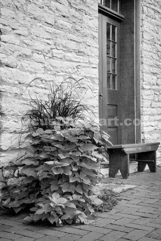 M16_Inviting_Entrance_0363_BW.jpg