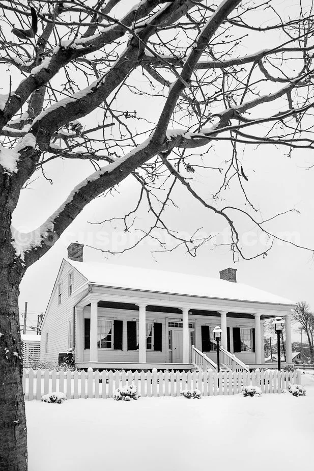 J18_Collins_House_in_November_Snow_4105_BW.jpg