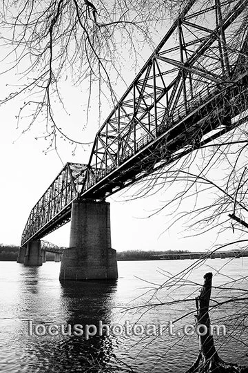 WEB Chain of Rocks Bridge 5536 BW.jpg