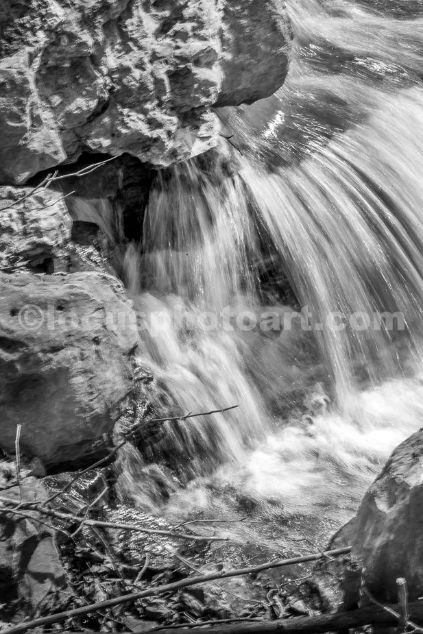 J21_Rock_in_the_Waterfall_6669_BW.jpg