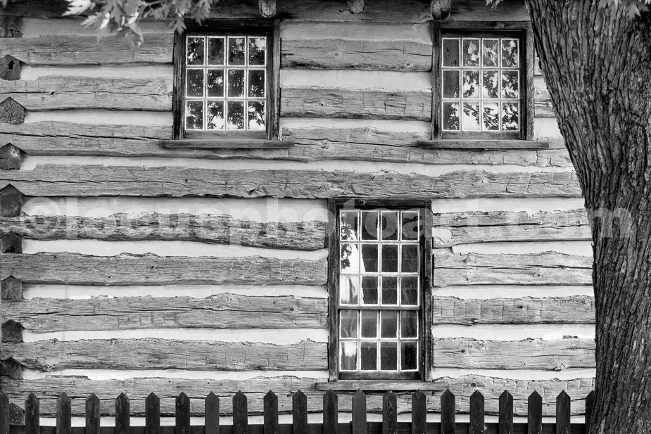 J16_Log_Building_and_Fence_4112_BW.jpg