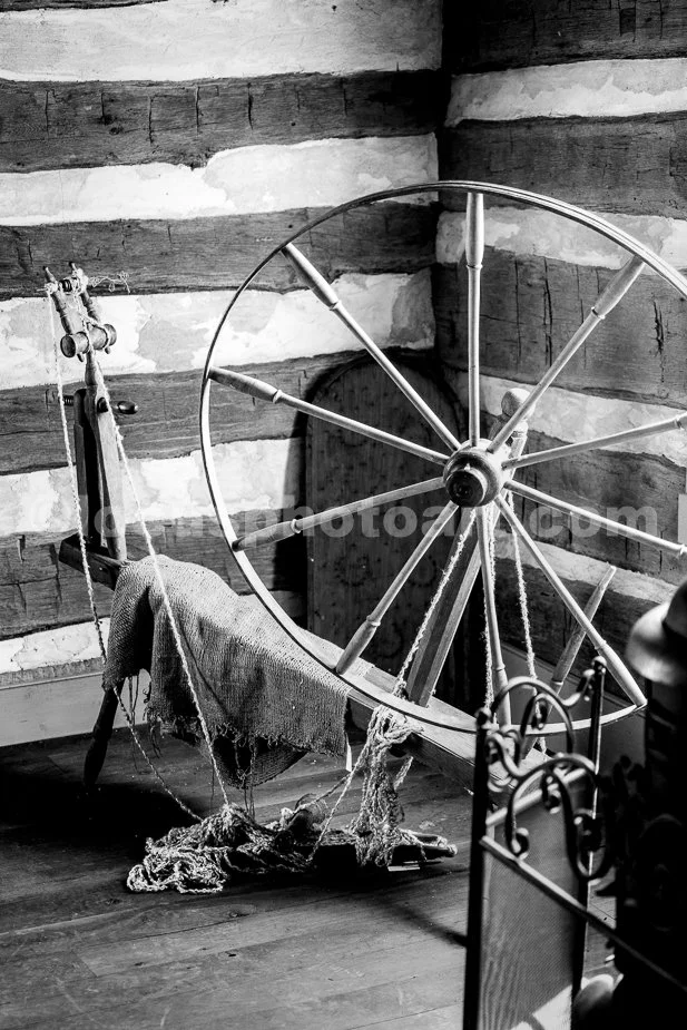 J21_Spinning_Wheel_in_the_Log_Home_6609_BW.jpg