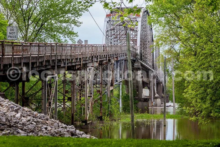 J19_Bridge_Over_the_Flooded_Wabash_0109.jpg