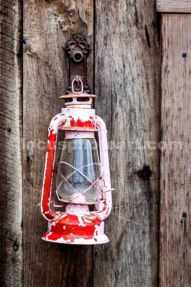 J19_Lantern_on_the_Shed_Wall_5476.jpg