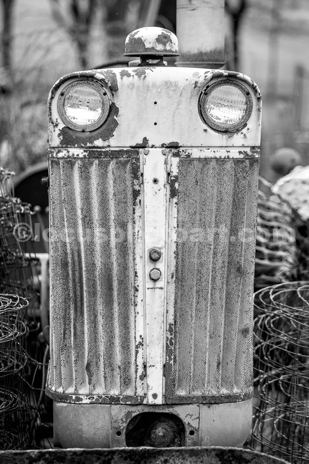 J23_Tractor_Face_2200_BW.jpg