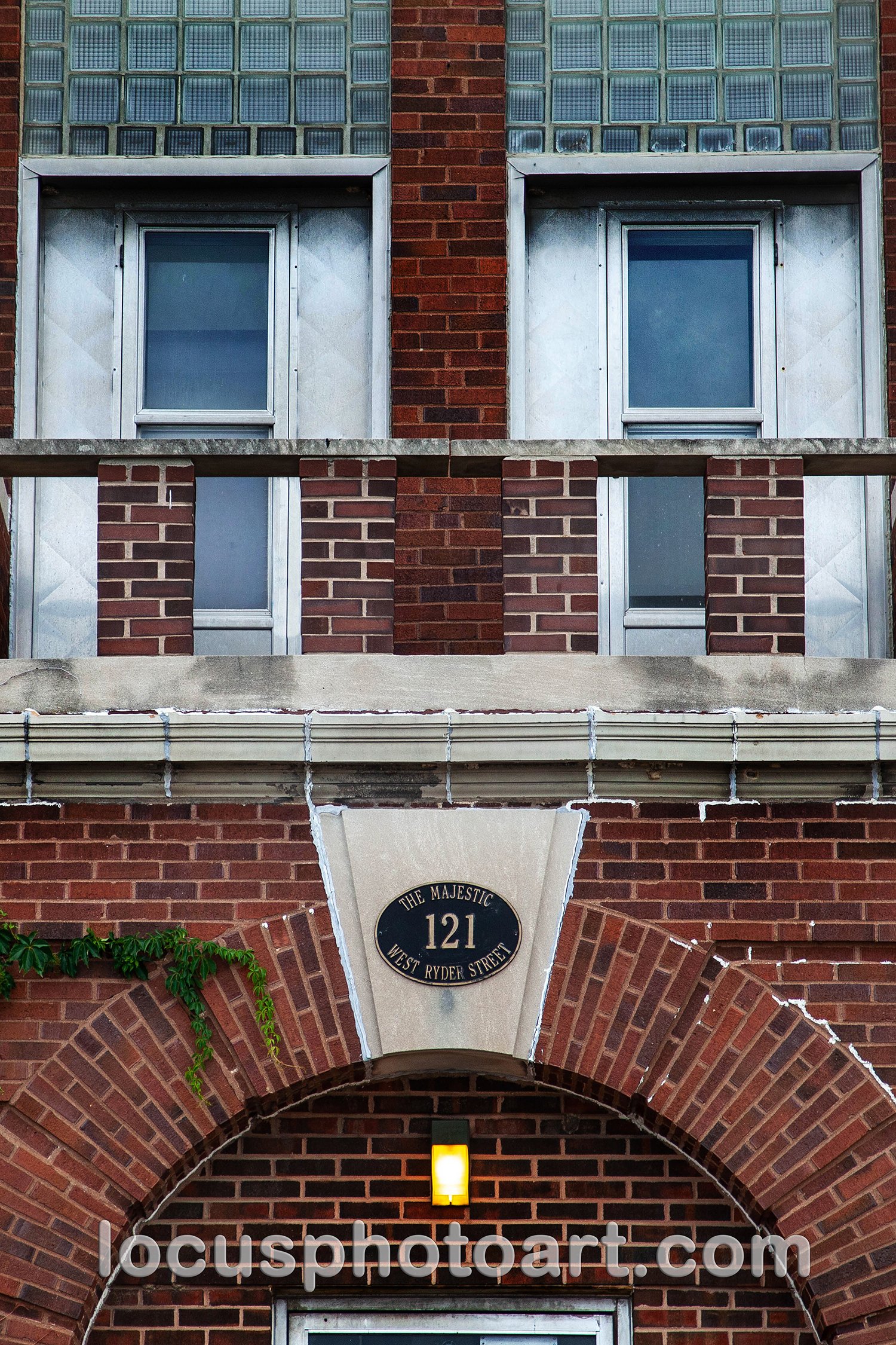 WEB J24 Majestic Face 0081.jpg