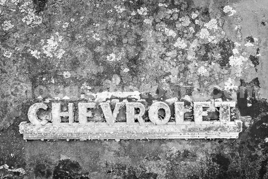 J23_Chevrolet_Truck_Emblem_2669_BW.jpg