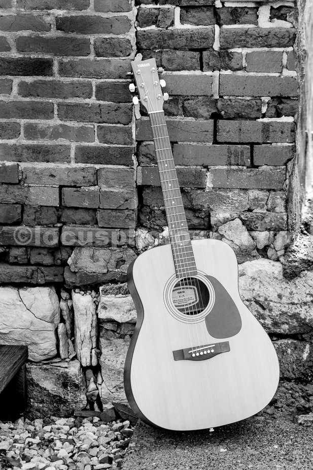 J21_Guitar_in_the_Back_Lot_5000_BW.jpg