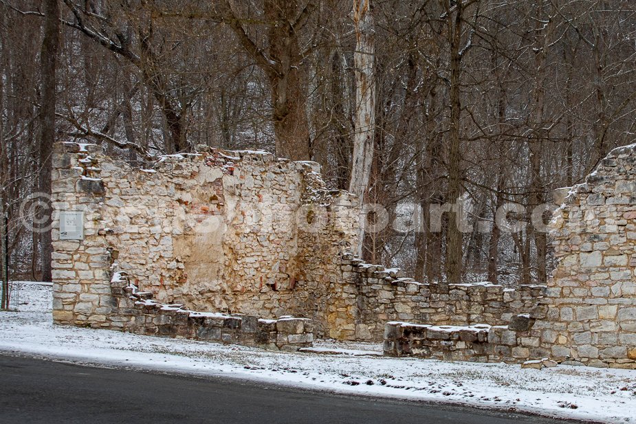 J25_Ice_House_Ruins_Elsah_Illinois_1812.jpg