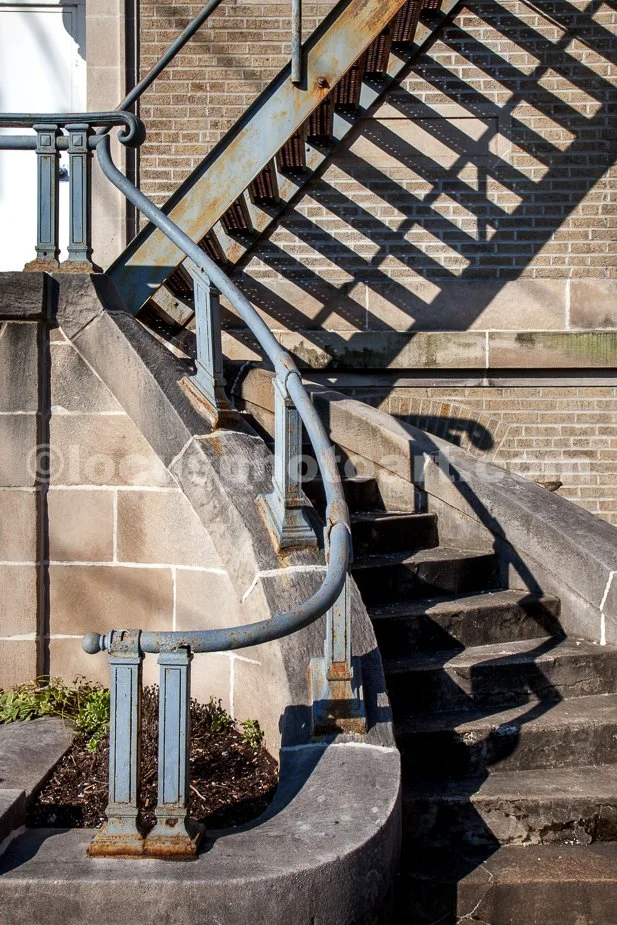 J20_Curvy_Courthouse_Stairway_6201.jpg