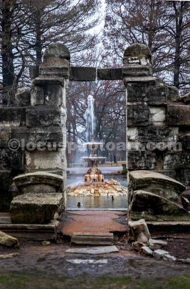 J24_Fountain_and_Ruins_at_Tower_Grove_2994.jpg