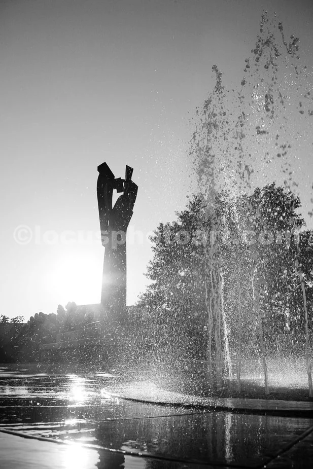 Sculpture_with_Fountain_2589_BW.jpg