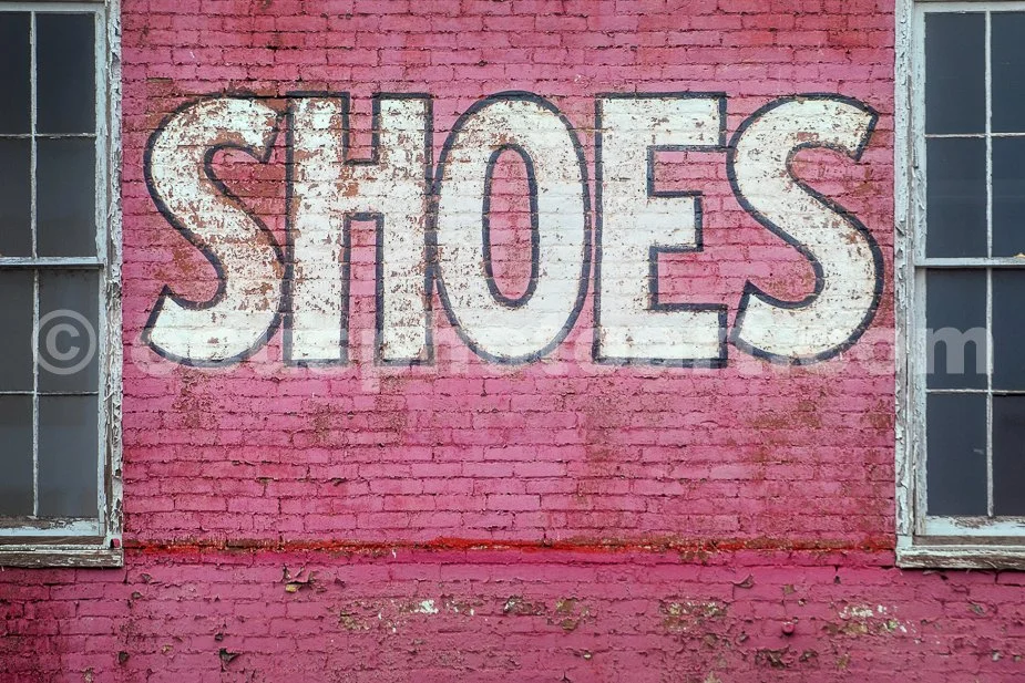 J23_Shoe_Sign_on_Brick_Wall_1980.jpg