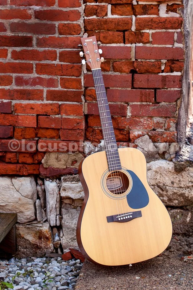 J21_Guitar_in_the_Back_Lot_5000.jpg