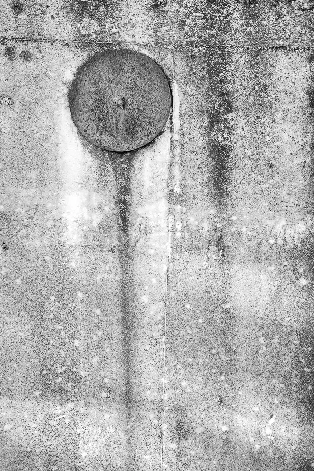 J18_Rust_on_the_Retaining_Wall_0135_BW.jpg