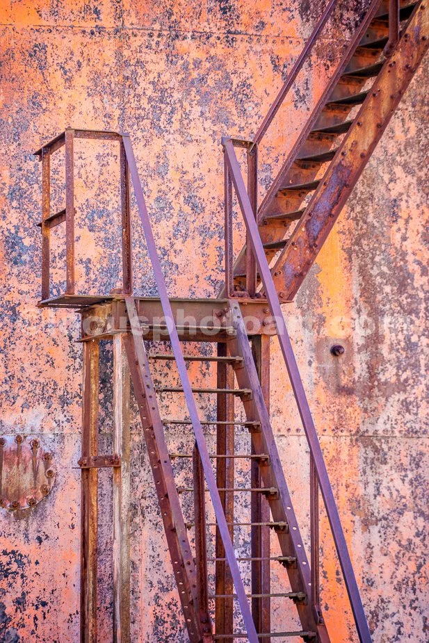 J23_Rusted_Iron_Stairs_2908.jpg