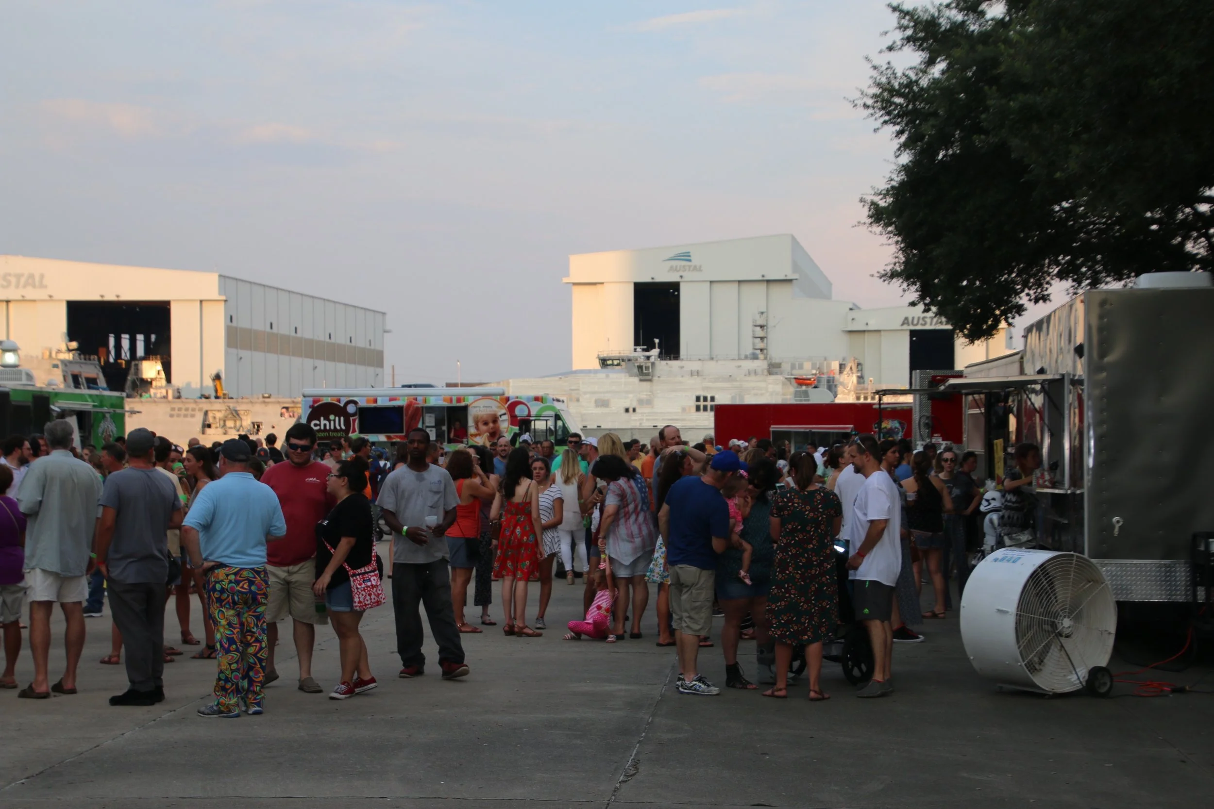 Food Truck Crowds 12.jpg