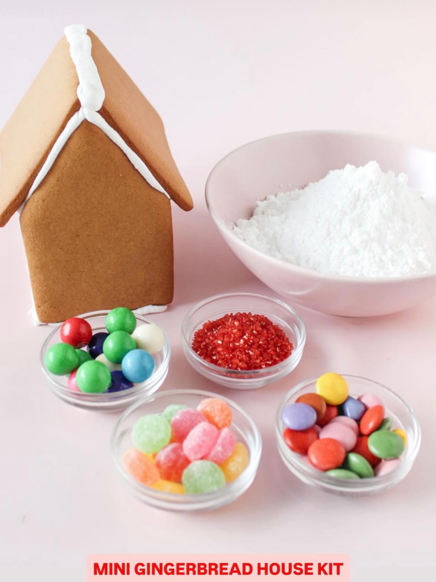 Sweet, simple and full of holiday charm! 

The Mini Gingerbread House Kit features: 

A beautifully pre-built gingerbread house
4 bags of colourful decorations
Royal icing mix
Piping bag 
Step-by-step instructions

Festively wrapped in cello, it&rsqu