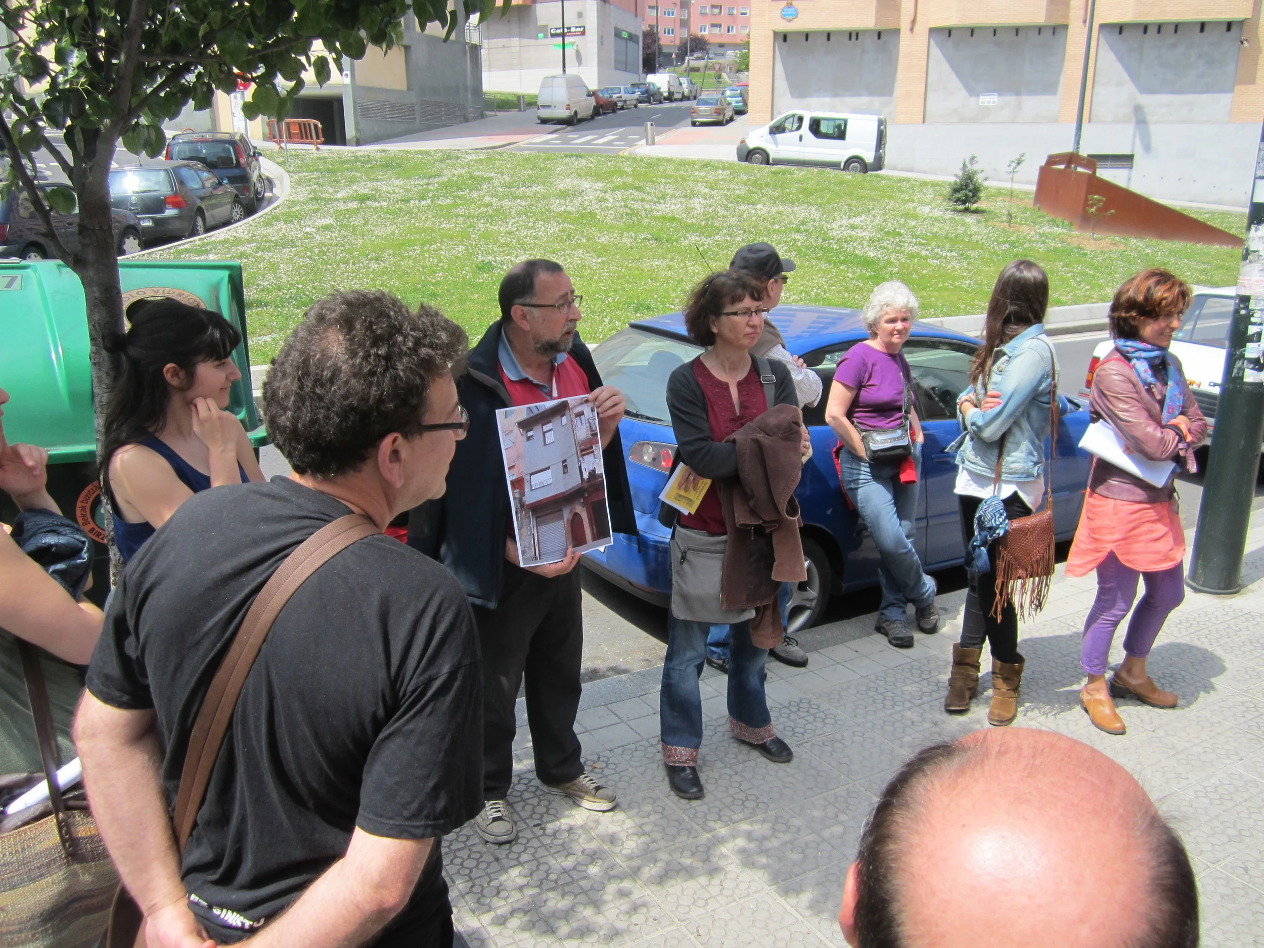 http://janejacobsenbilbao.b.acs.li/2014/05/11/fotos-cronica-grafica-del-paseo-de-jane-jacobs-por-bilbao-el-sabado-10-de-mayo-de-2014-por-atxuri-y-bilbao-la-vieja/