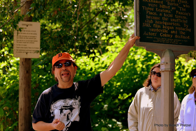 Walking Tour of the old Actors' Colony near the shore of Lake Michigan