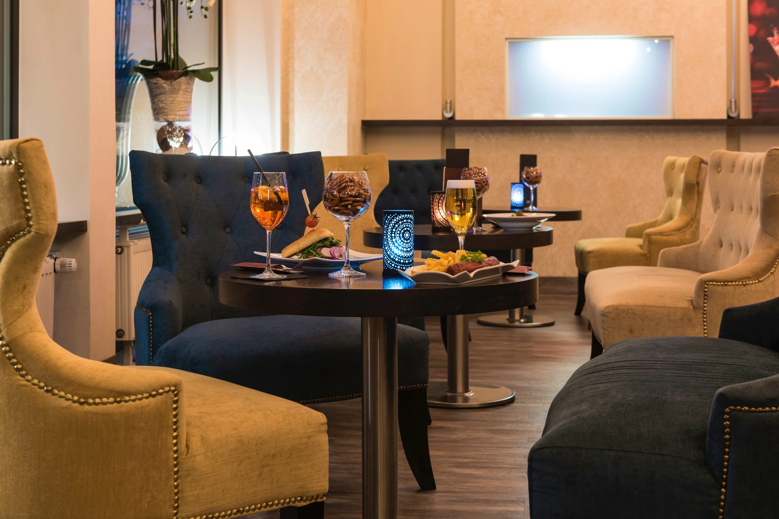 Original VW Currywurst als Barsnack in der Hotel Bar des IDINGSHOF Hotel & Restaurant