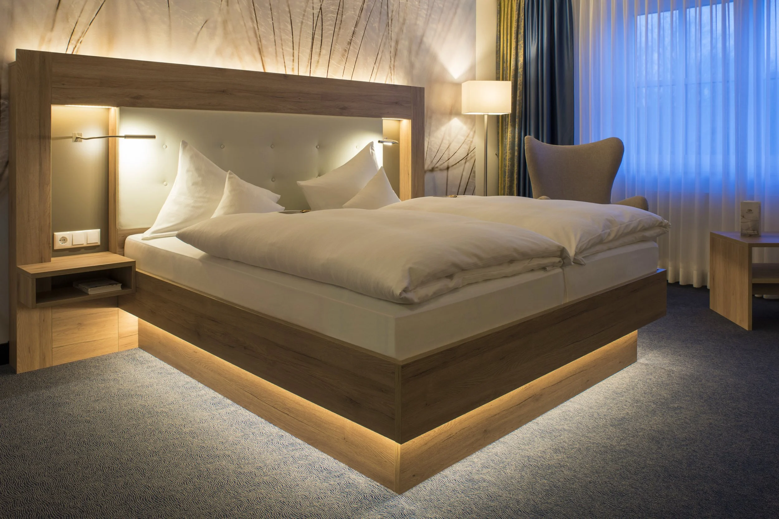 Blick auf das Doppelbett in der Komfort-Kategorie vom IDINGSHOF Hotel & Restaurant