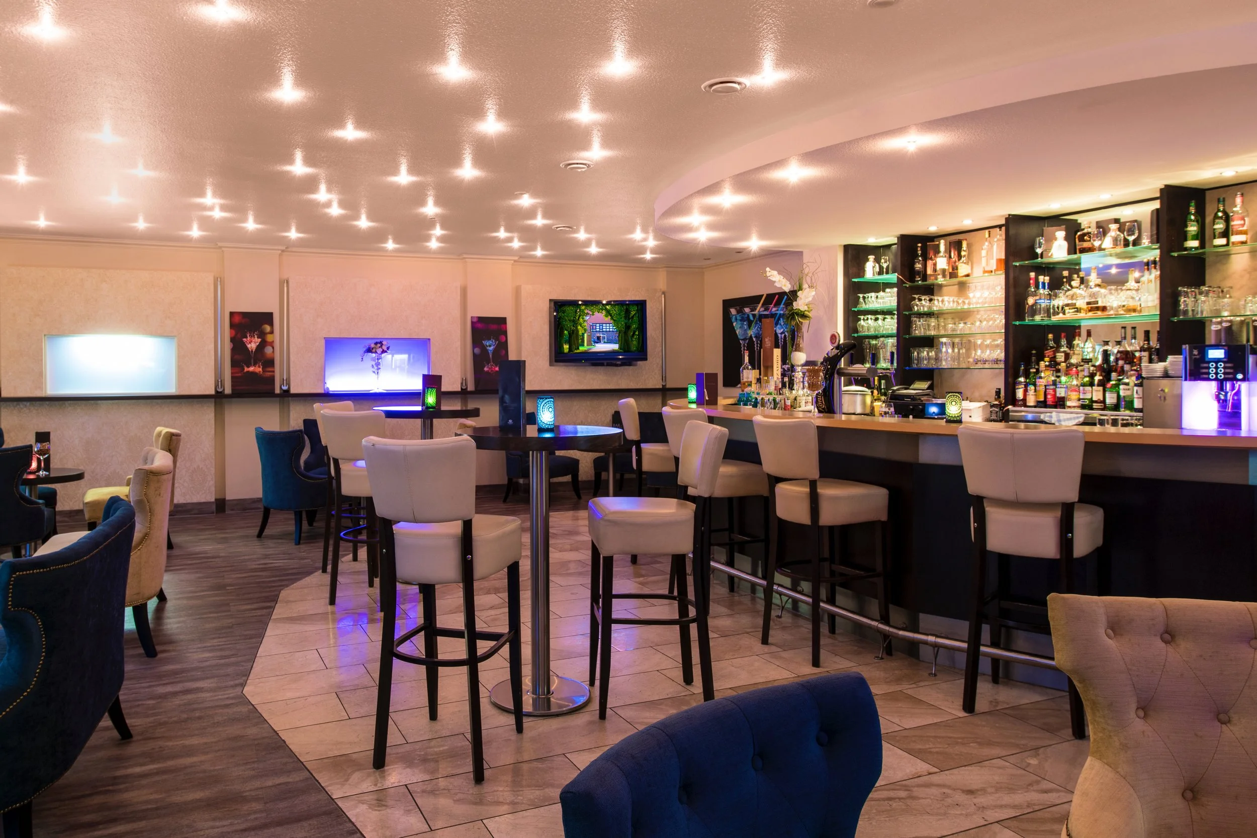 Hotel Bar Bild 1.jpg