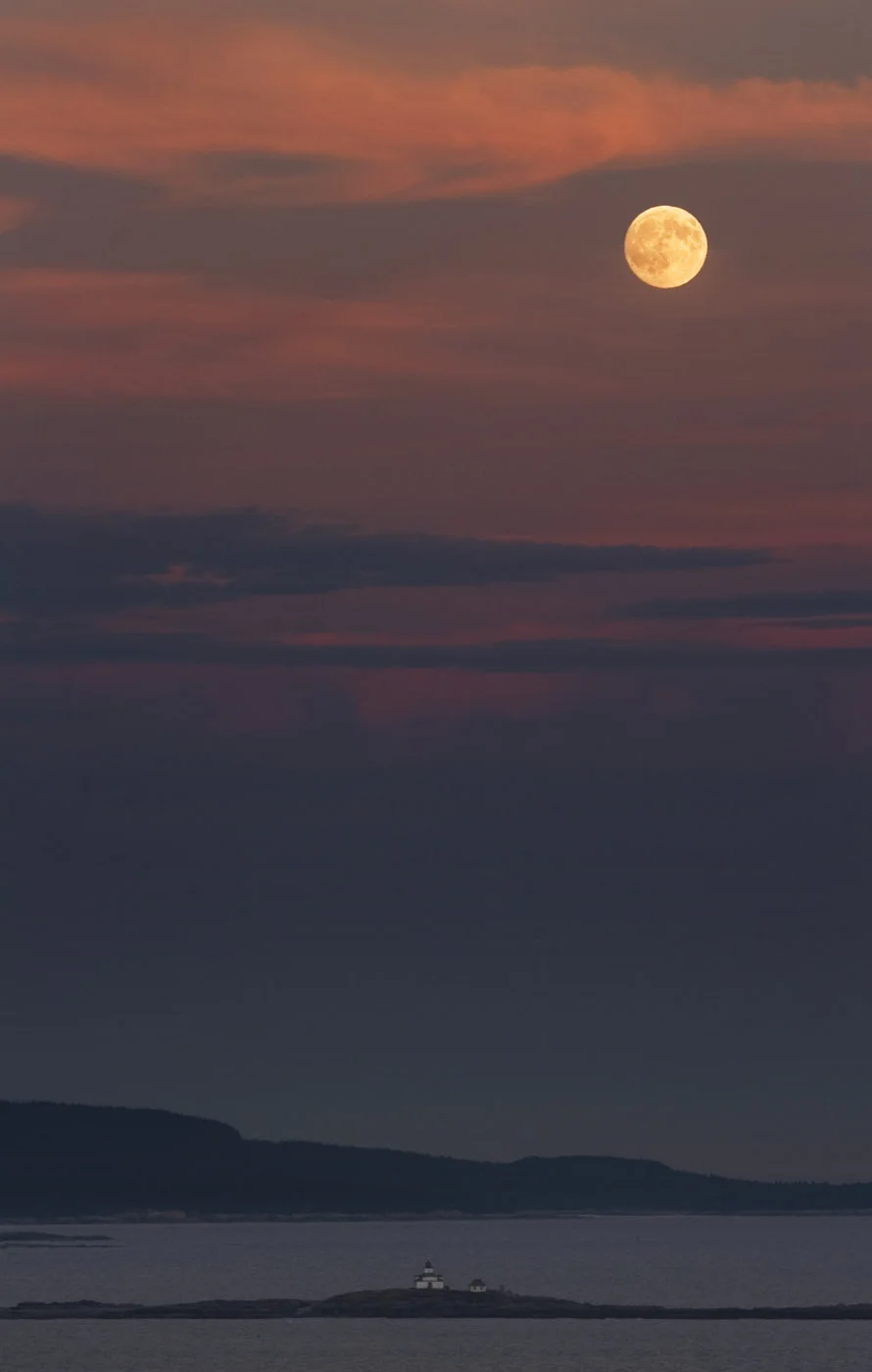 lighthousemoon2_2714.jpg