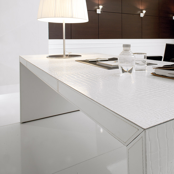Hera Master Desk