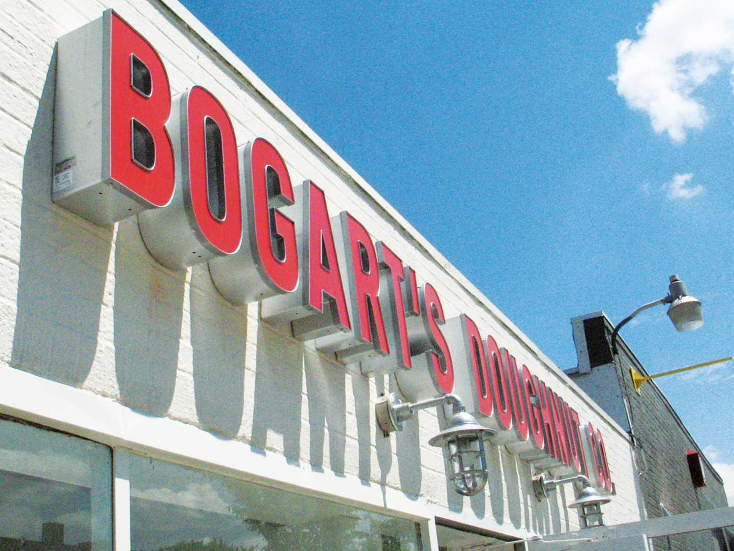 Bogarts-Doughnut-Co-Sign-02.jpg