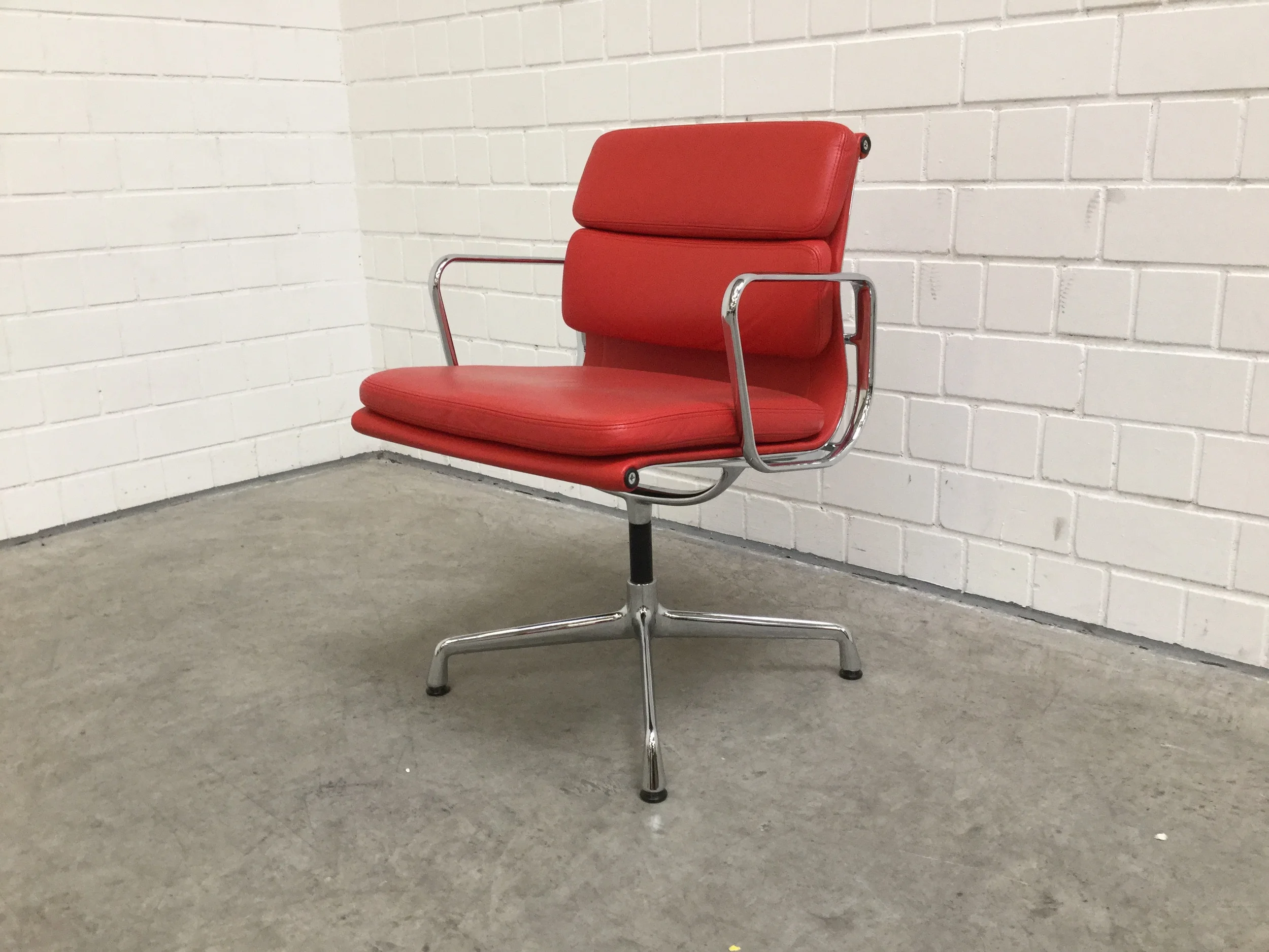 Eames Softpad rotIMG_0089.JPG