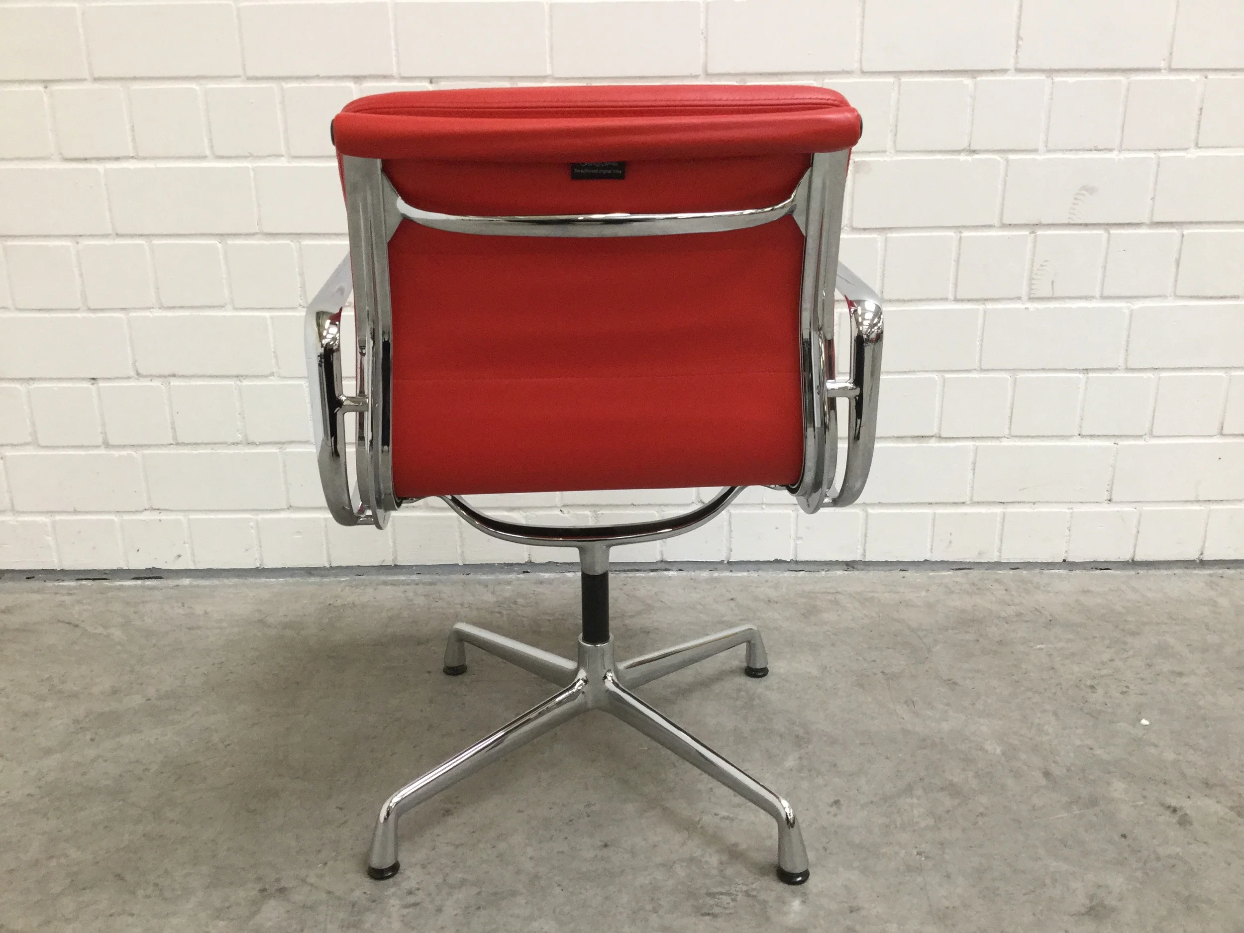 Eames Softpad rotIMG_0090.JPG