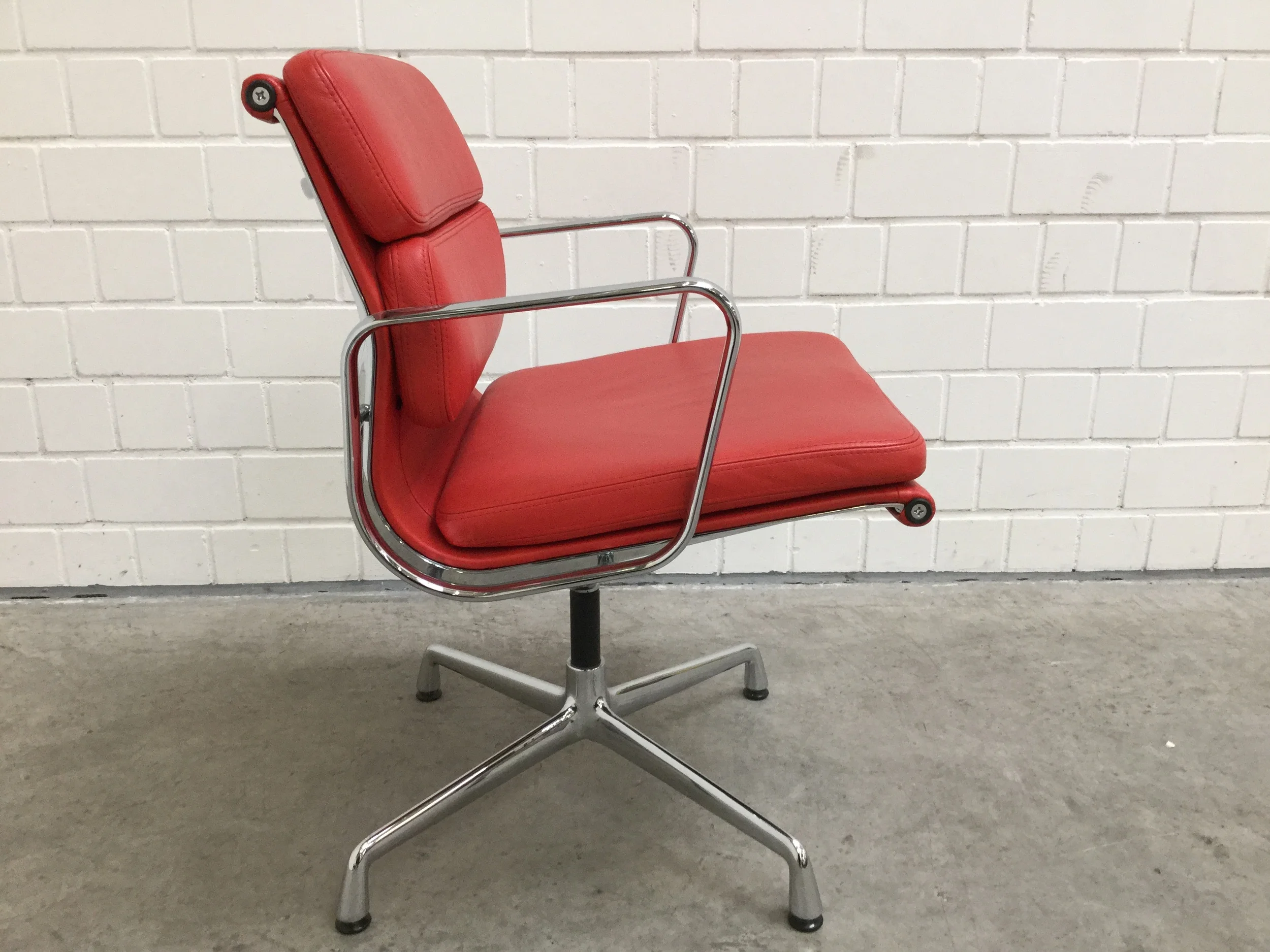 Eames Softpad rotIMG_0092.JPG